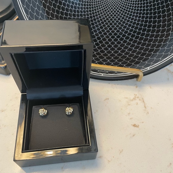 18K ITALIAN GOLD LOVE KNOTS - Picture 2 of 8